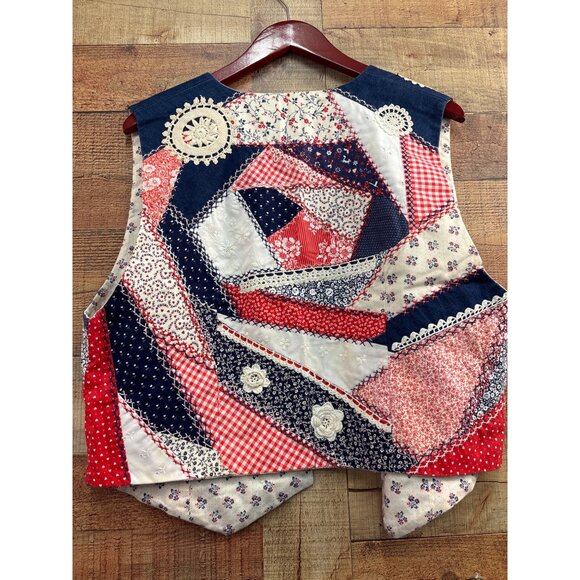 Patchwork Quilted Vest With Buttons & Lace - Picture 4 of 6